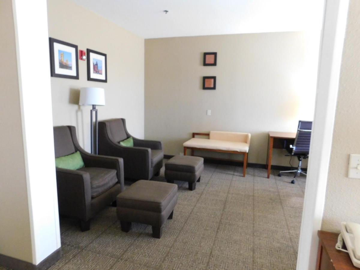 Comfort Inn & Suites Sacramento - University Area מראה חיצוני תמונה
