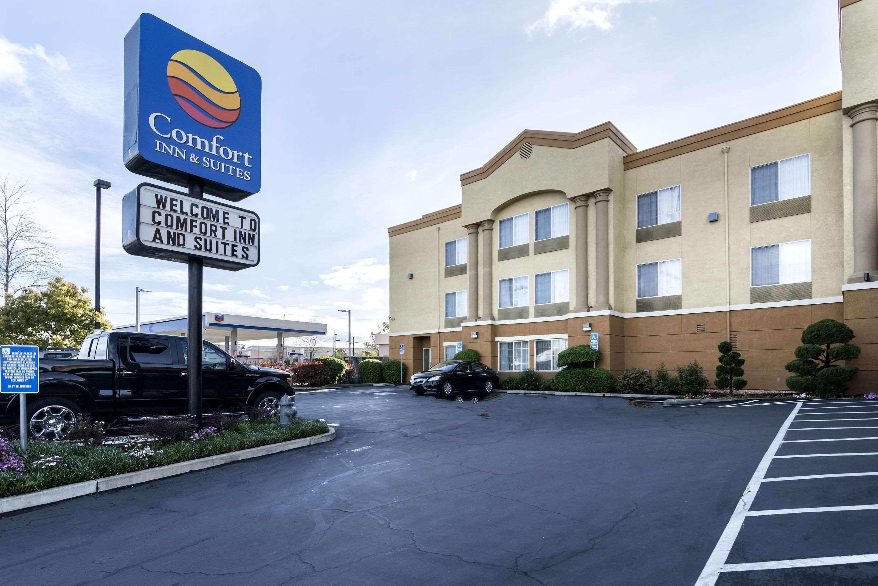Comfort Inn & Suites Sacramento - University Area מראה חיצוני תמונה