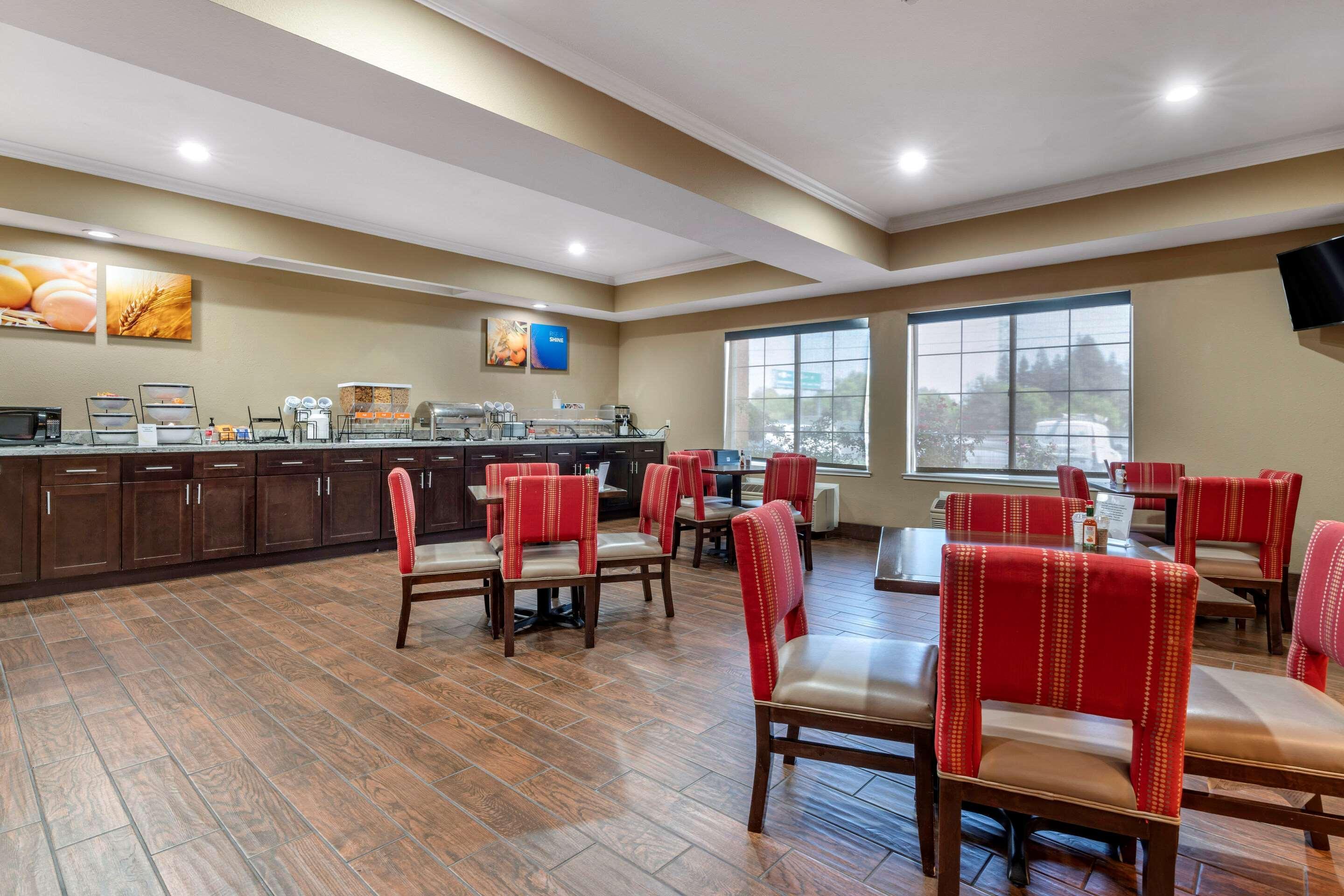 Comfort Inn & Suites Sacramento - University Area מראה חיצוני תמונה