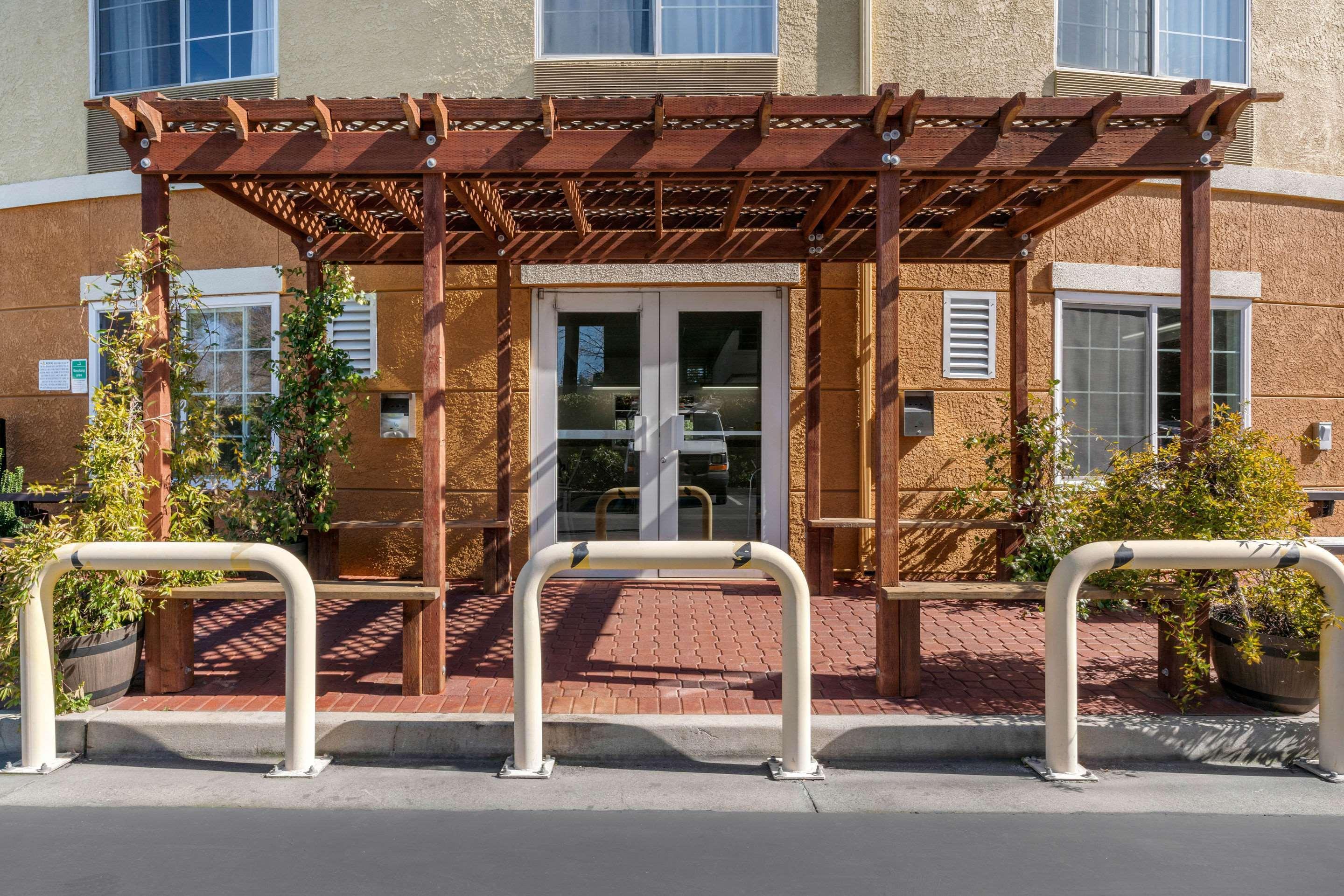 Comfort Inn & Suites Sacramento - University Area מראה חיצוני תמונה