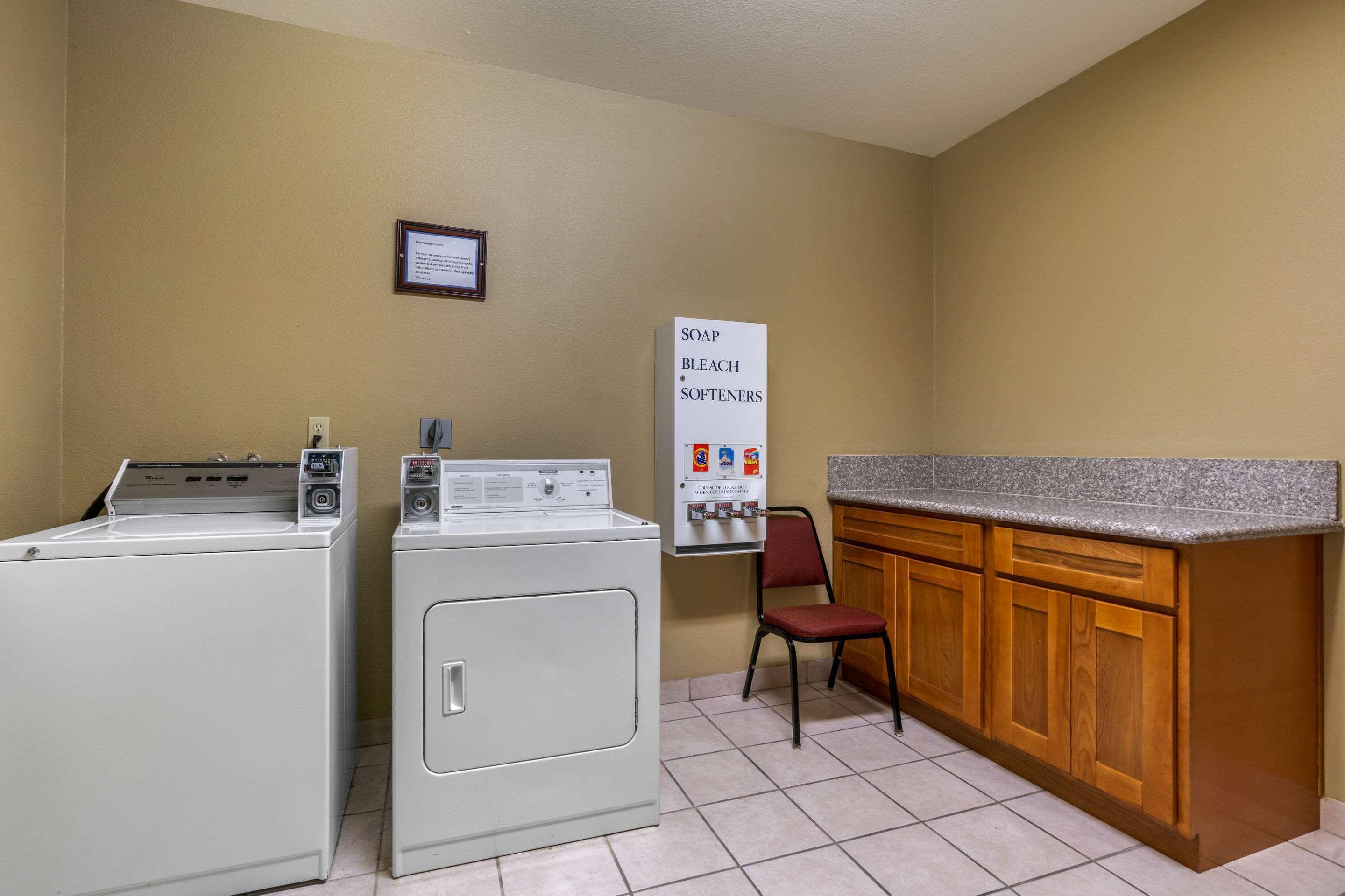 Comfort Inn & Suites Sacramento - University Area מראה חיצוני תמונה