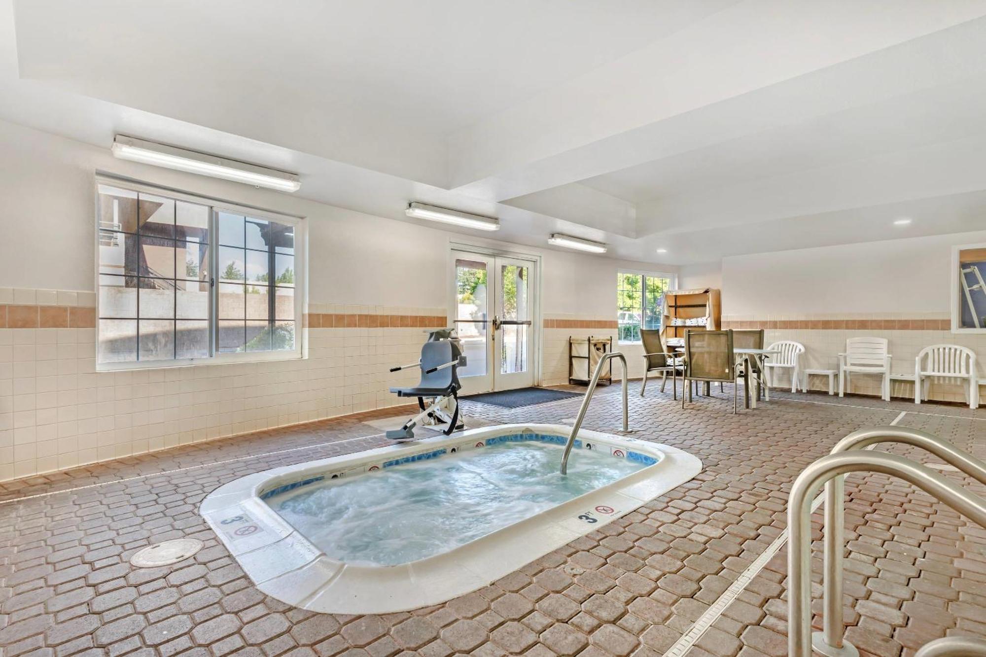 Comfort Inn & Suites Sacramento - University Area מראה חיצוני תמונה