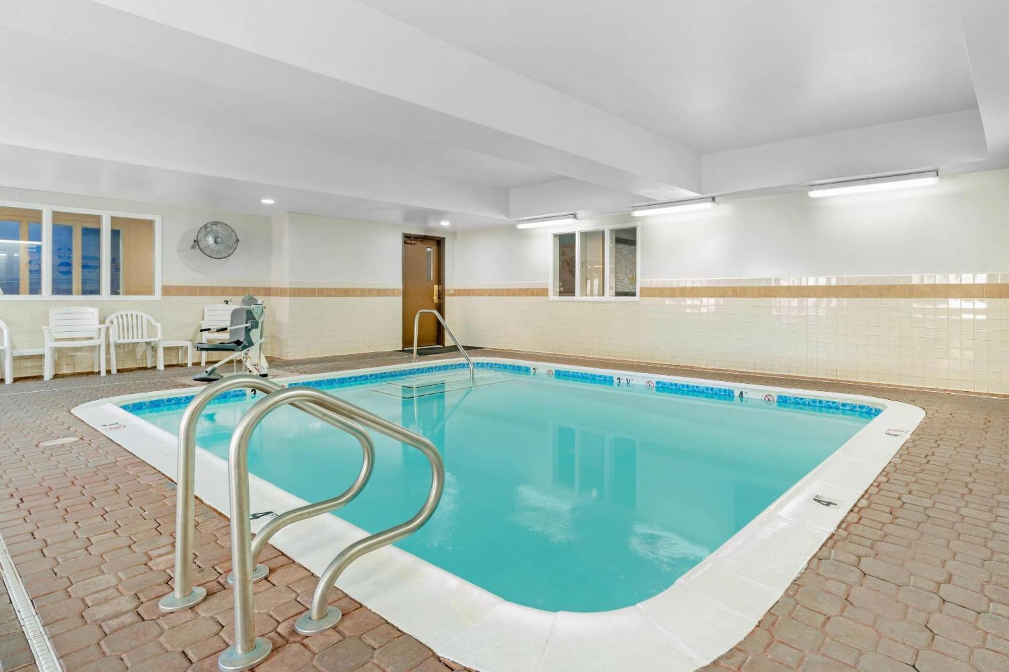 Comfort Inn & Suites Sacramento - University Area מראה חיצוני תמונה
