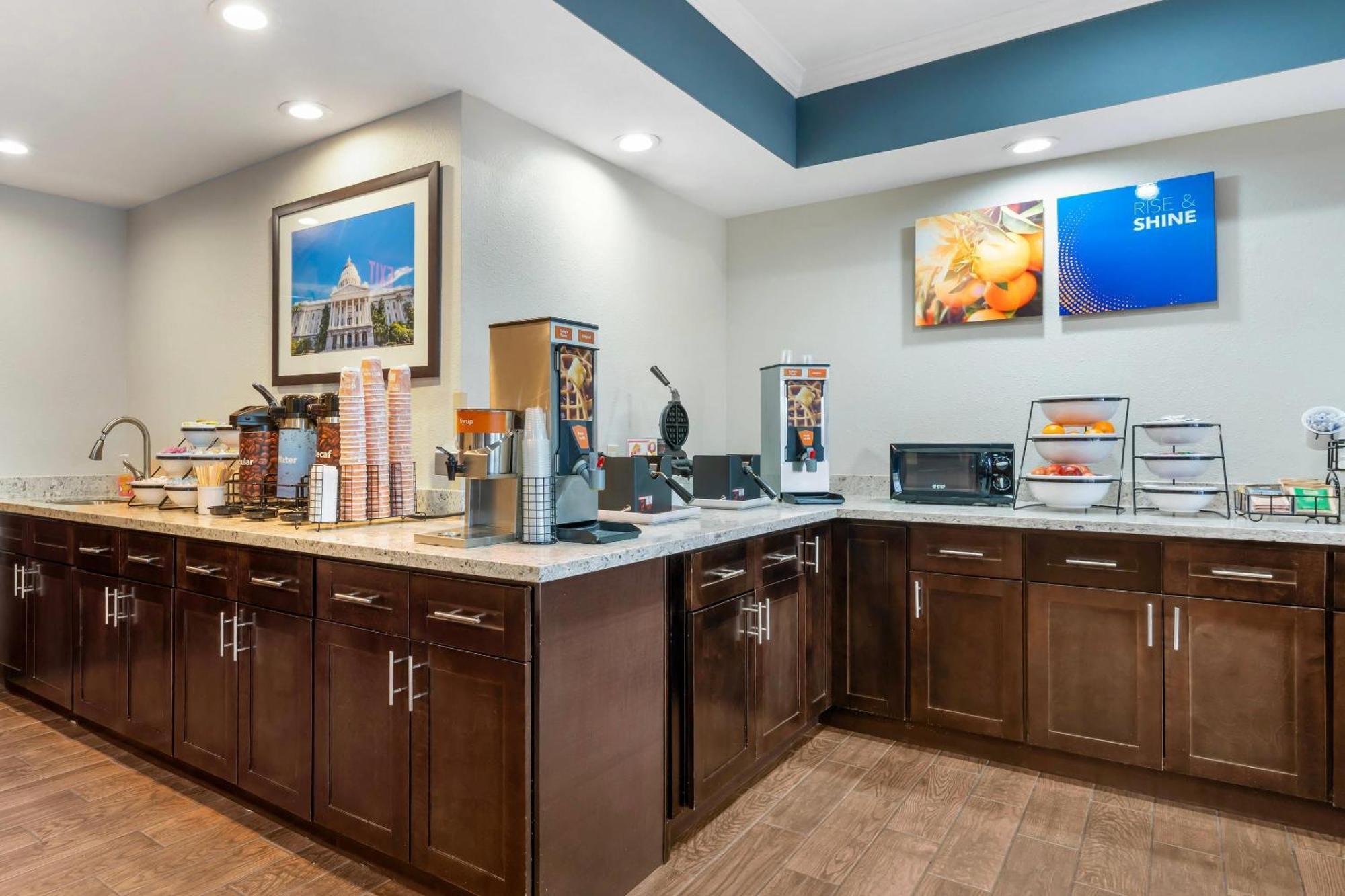 Comfort Inn & Suites Sacramento - University Area מראה חיצוני תמונה