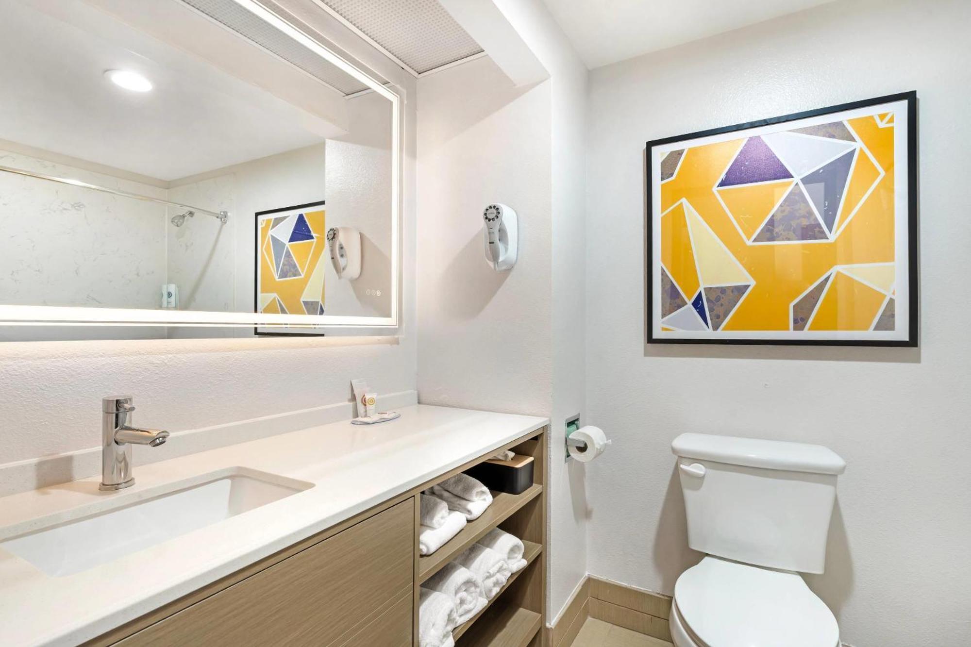 Comfort Inn & Suites Sacramento - University Area מראה חיצוני תמונה