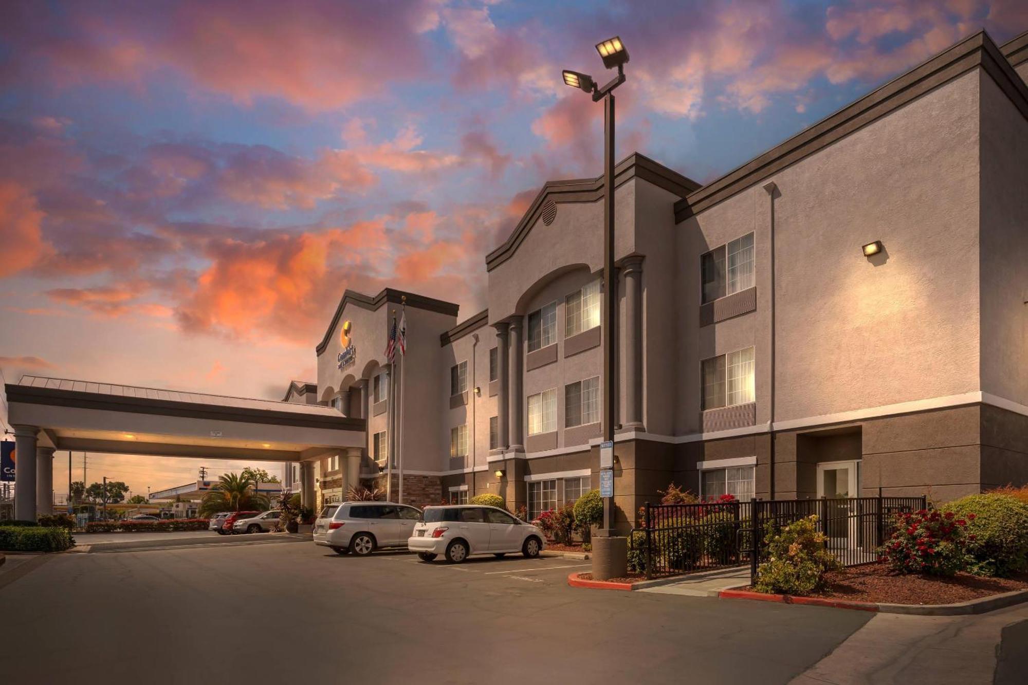 Comfort Inn & Suites Sacramento - University Area מראה חיצוני תמונה