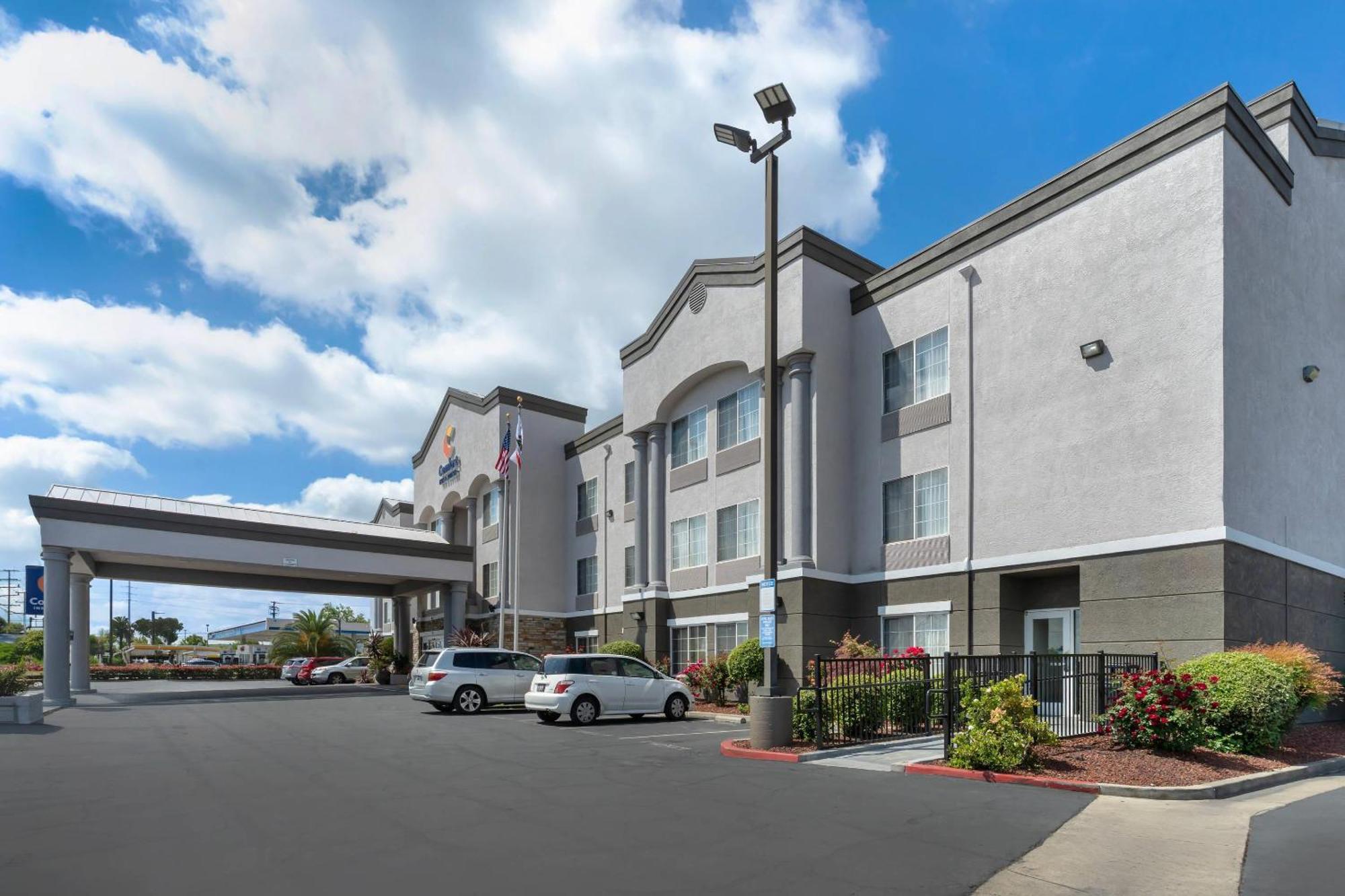 Comfort Inn & Suites Sacramento - University Area מראה חיצוני תמונה